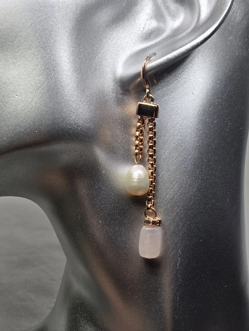 White House Black Market WHBM Pearl Rose Goldtone Quartz 2.5